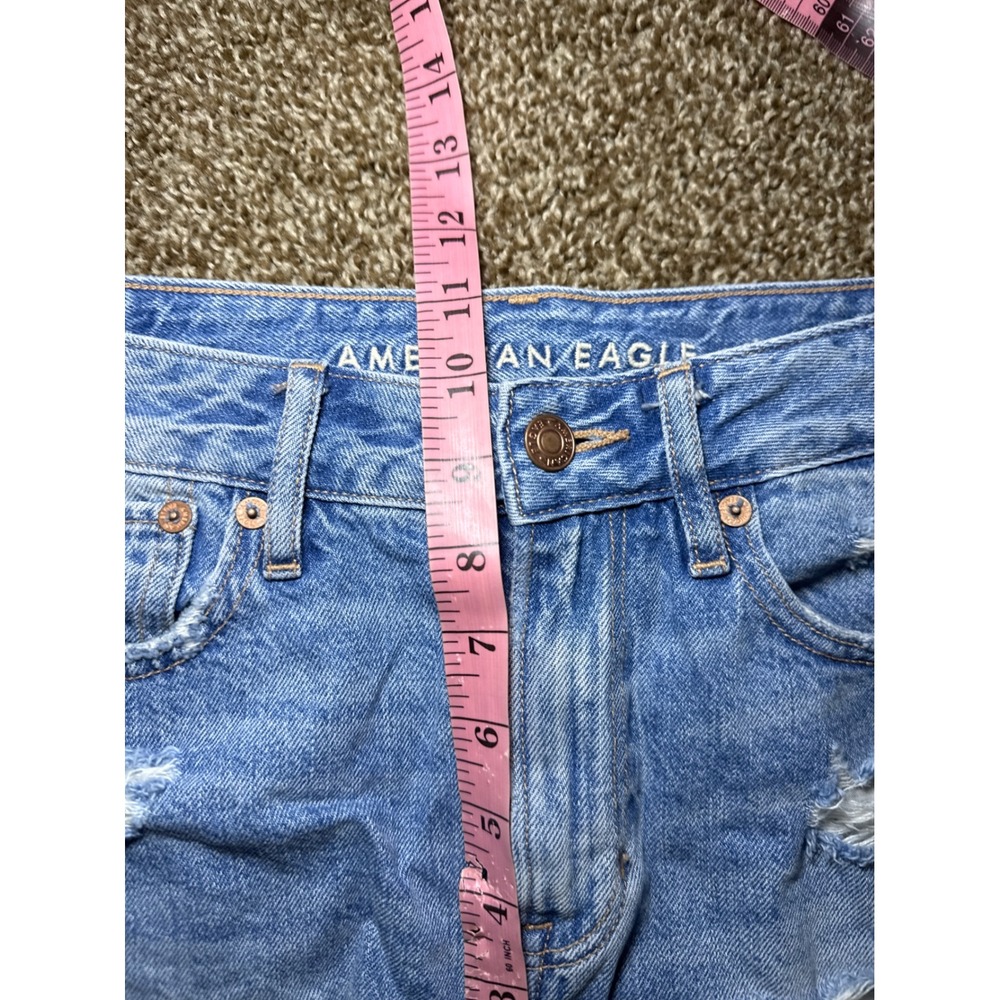 American Eagle Tomgirl Short Womens 2 Light Wash Distressed Cut‎ Off Denim Jeans - Picture 7 of 10